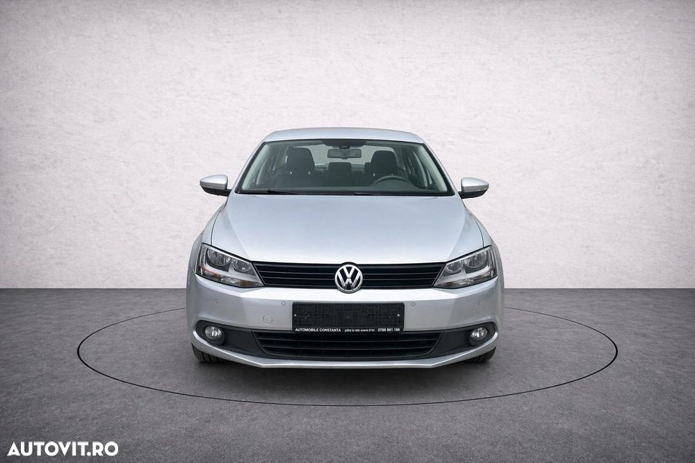 Volkswagen Jetta 1.6 TDI DSG Blue Motion Technology Comfortline - 18