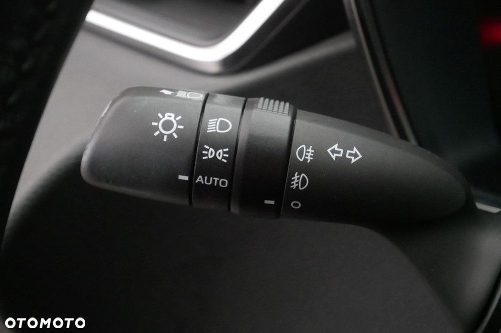 Toyota Corolla 1.8 Hybrid Comfort - 24