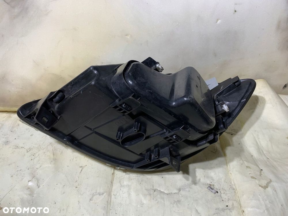 Mercedes-Benz Sprinter W906 2008 Lampa przednia - 5