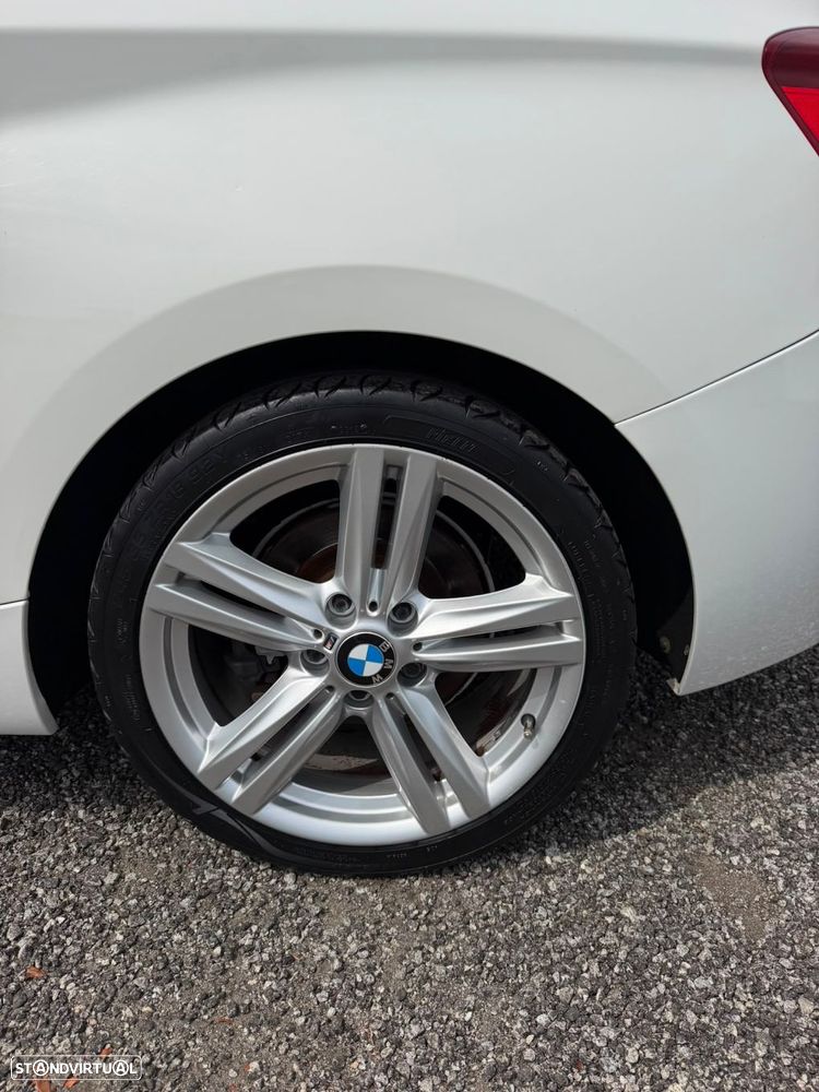 BMW 120 d xDrive Pack M - 17