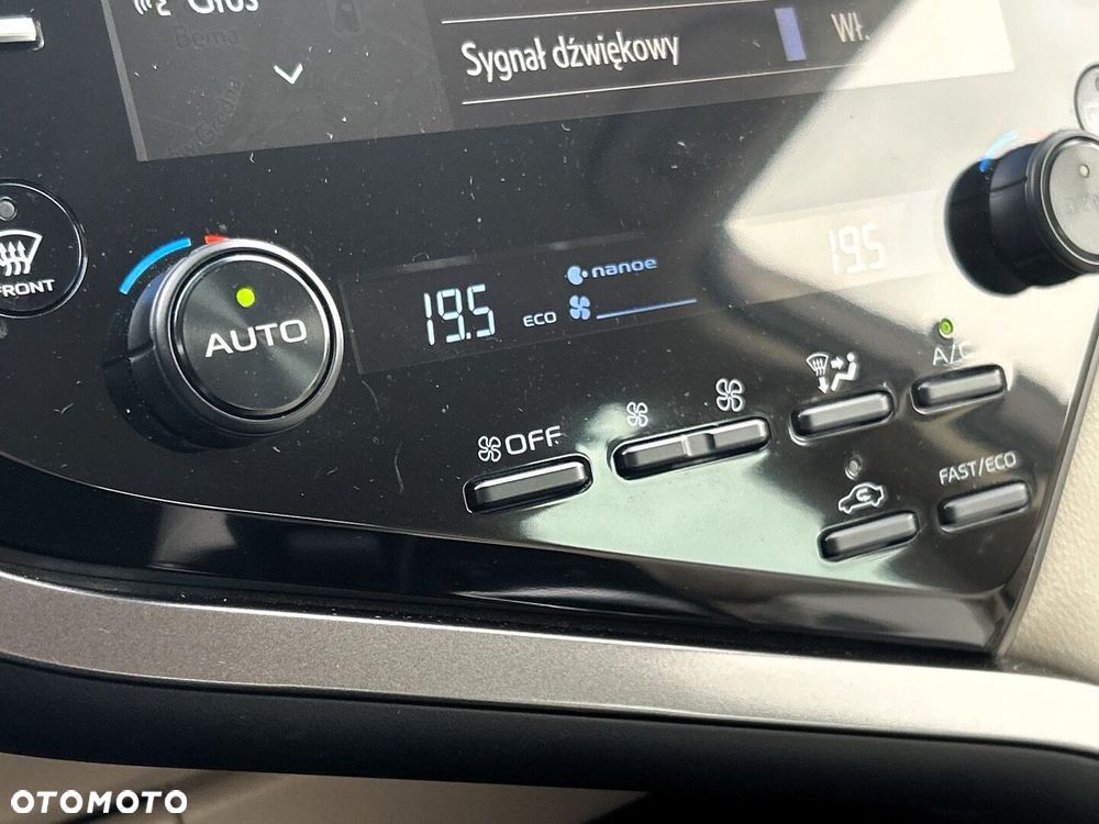 Toyota Camry 2.5 Hybrid Executive CVT - 20