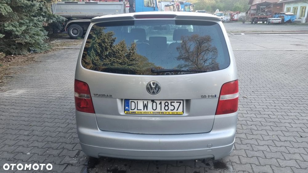 Volkswagen Touran 1.6 FSI - 10