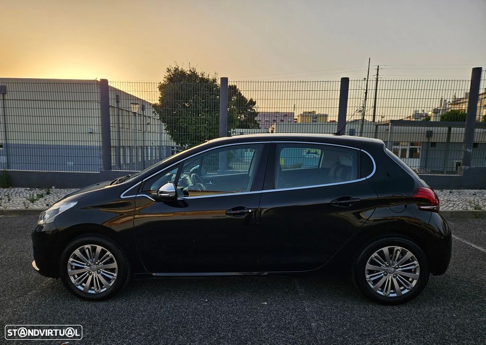 Peugeot 208 1.2 PureTech Allure - 5