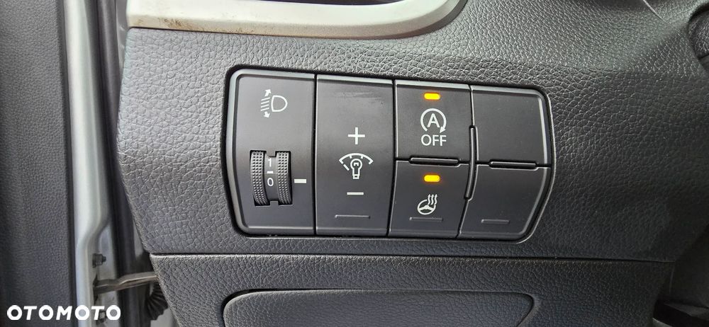 Hyundai i30 blue Kombi 1.4 YES Gold - 24