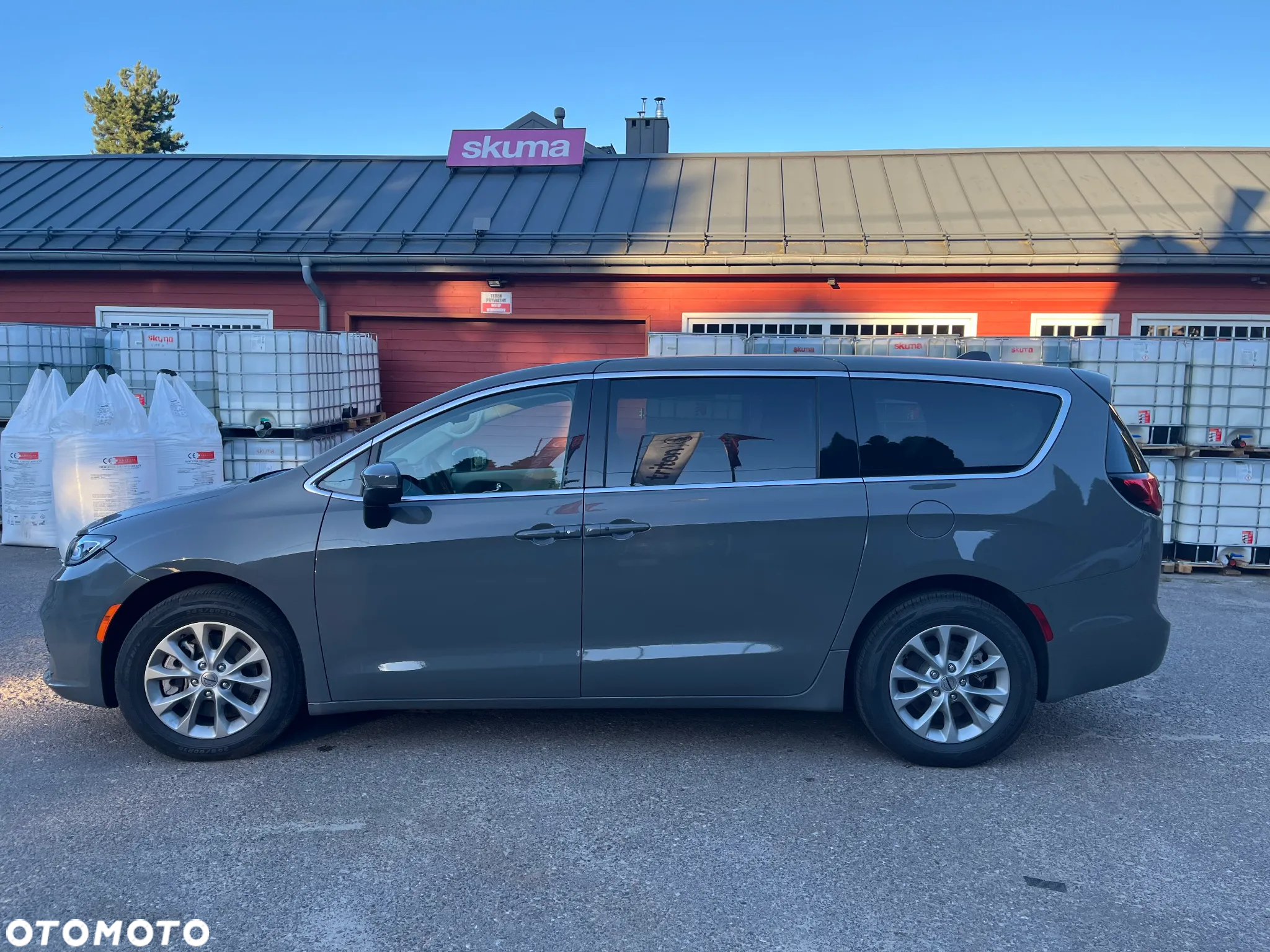 Chrysler Pacifica - 5