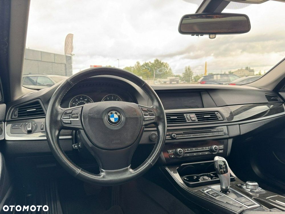 BMW Seria 5 528i Luxury Line - 11