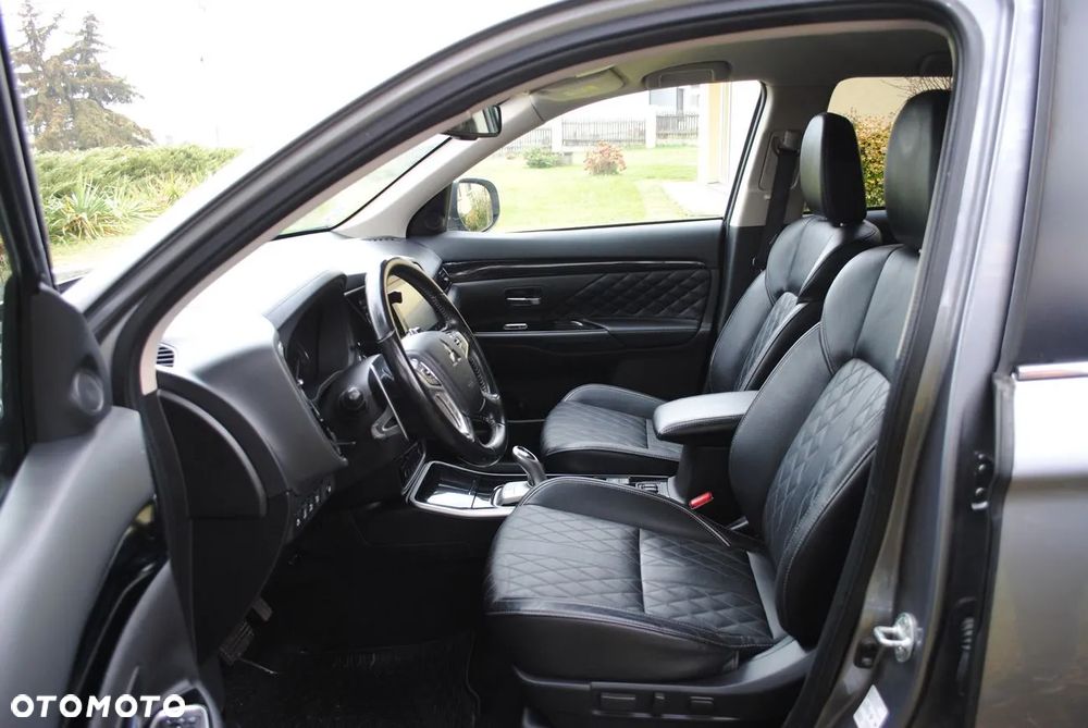 Mitsubishi Outlander - 17