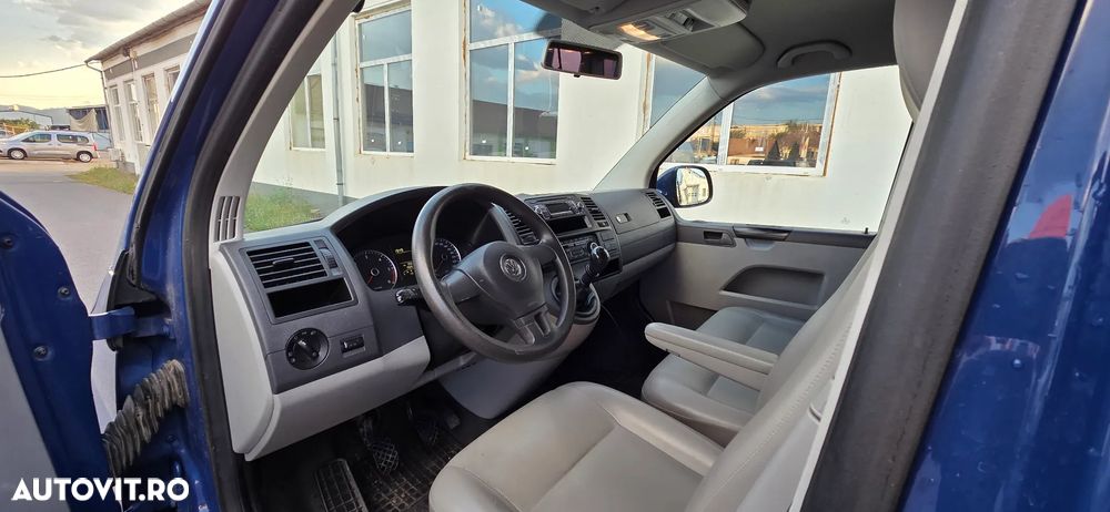 Volkswagen Caravelle - 11