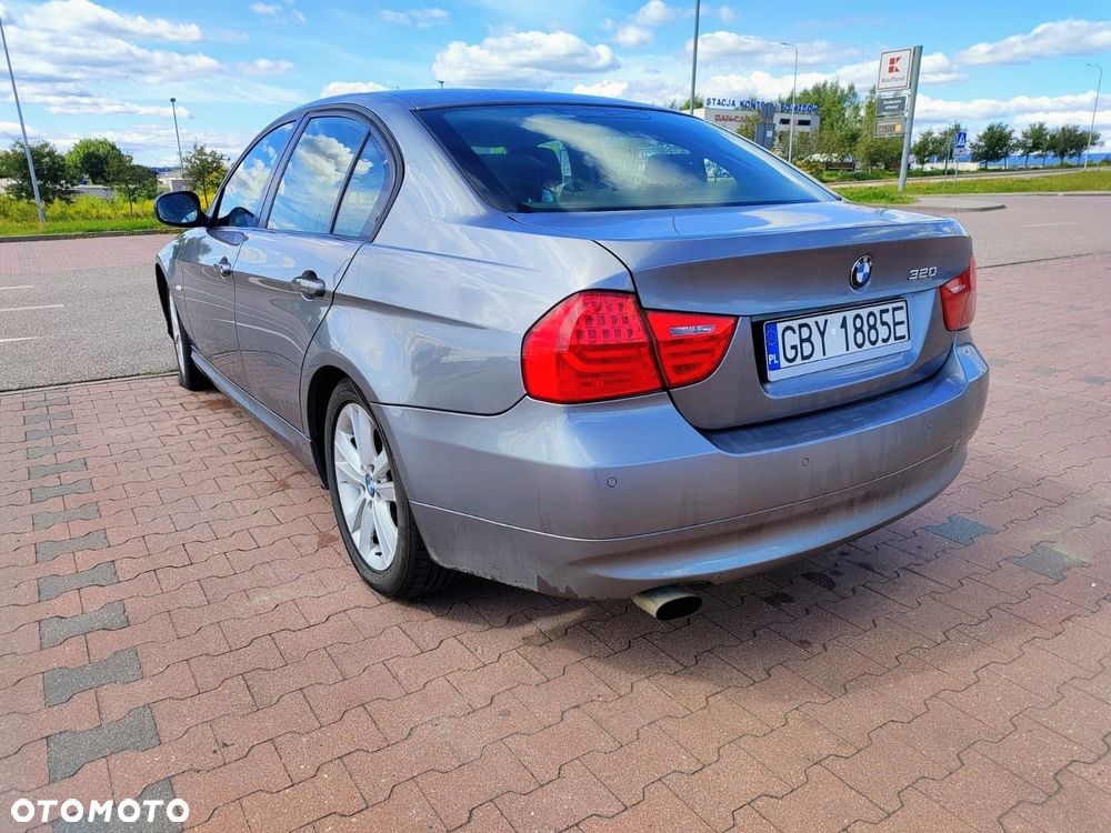 BMW Seria 3 318i - 8