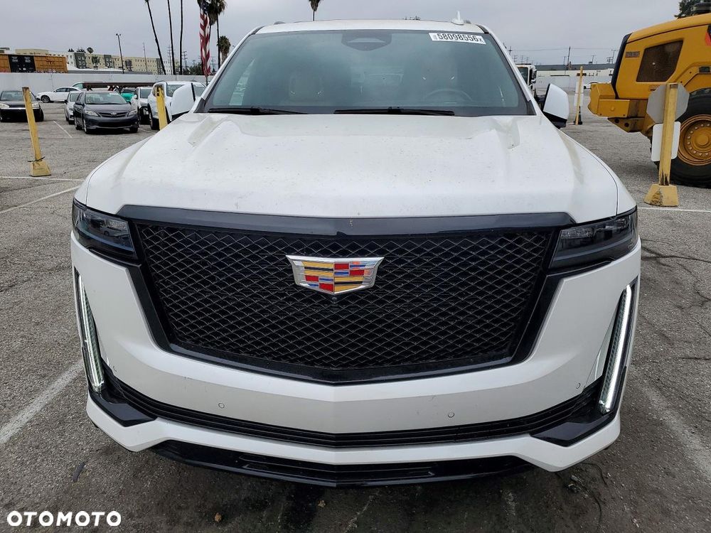 Cadillac Escalade - 2