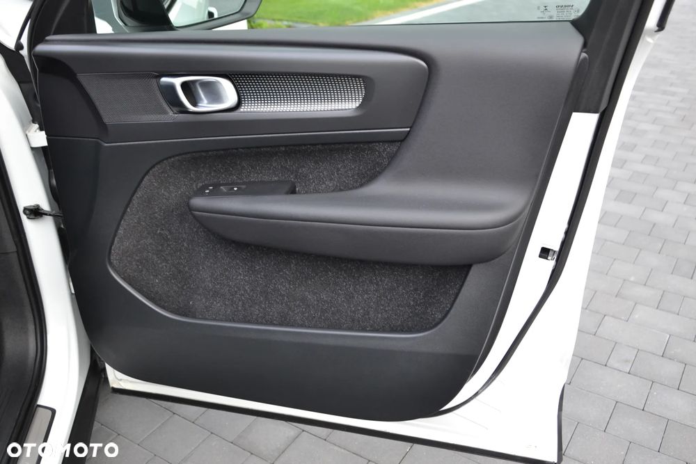 Volvo XC 40 D3 AWD R-Design - 28