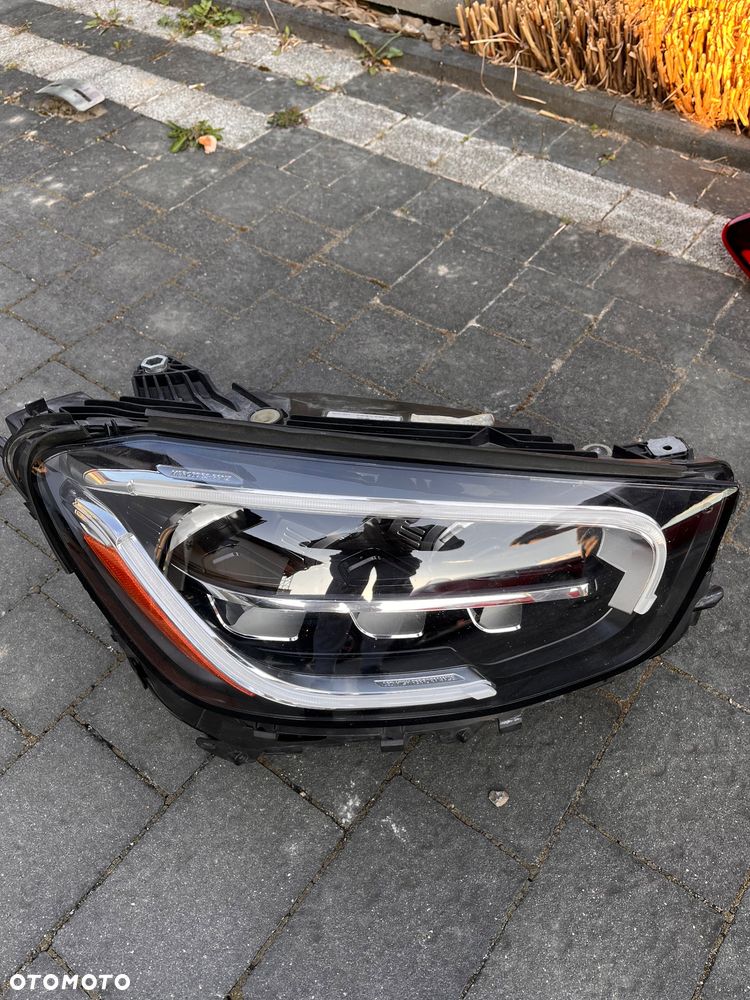 Lampa przednia LED Mercedes Benz GLC 300 - 1
