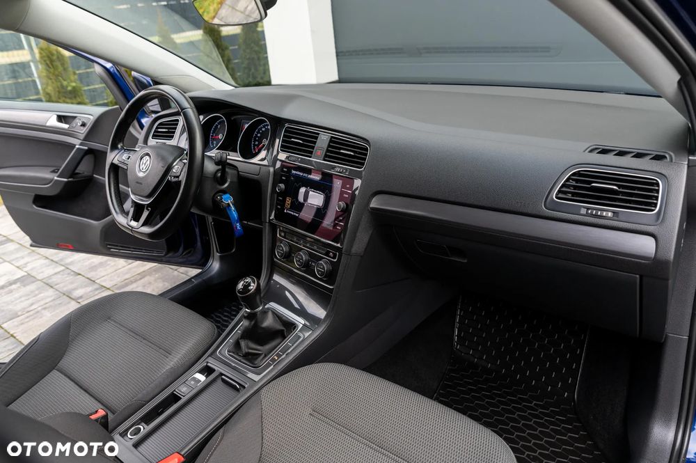 Volkswagen Golf - 25