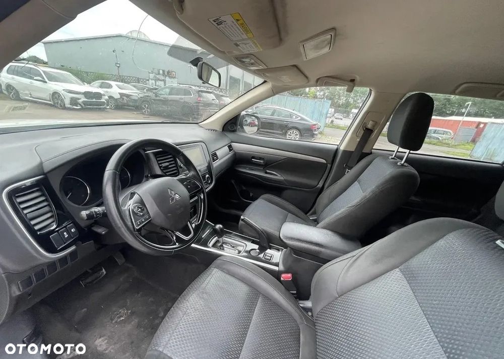 Mitsubishi Outlander 2.4 4WD CVT Instyle - 10