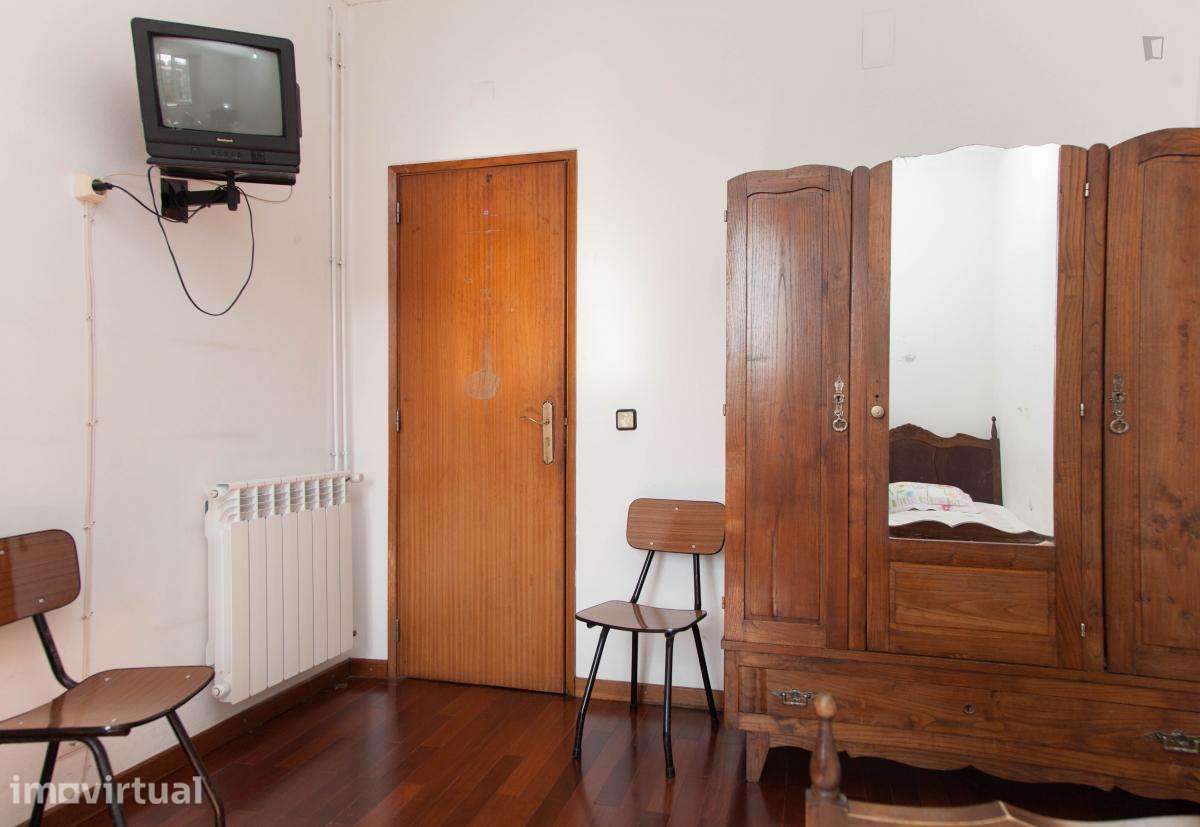 Quarto - localizado em Montes Claros Coimbra - Grande imagem: 5/20