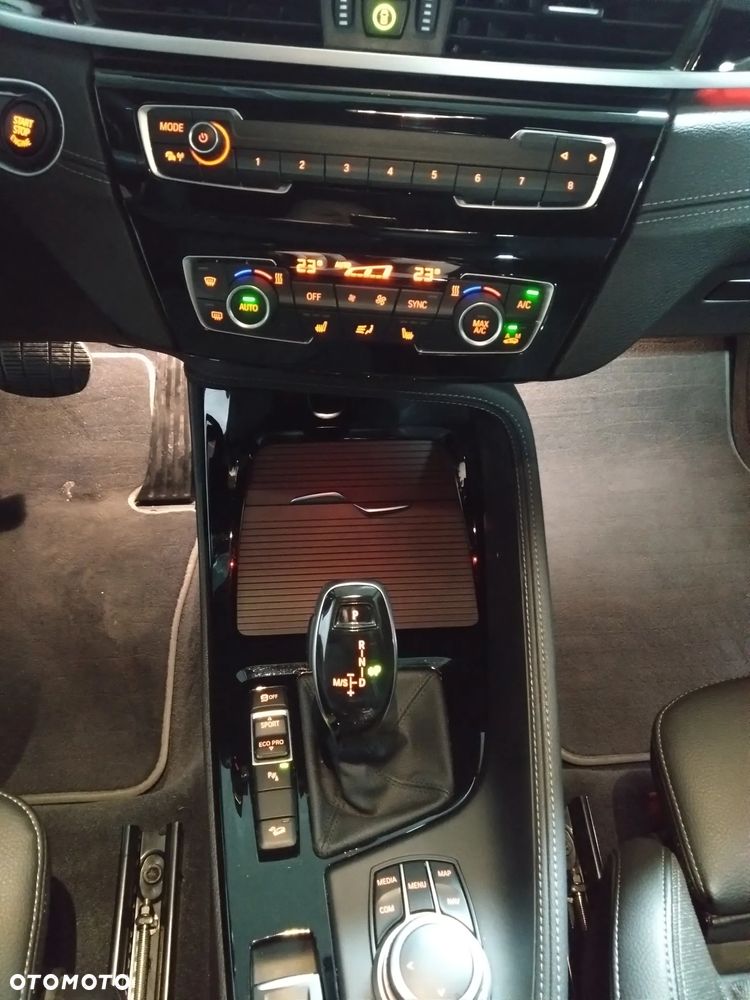 BMW X1 xDrive20i Sport Line - 14