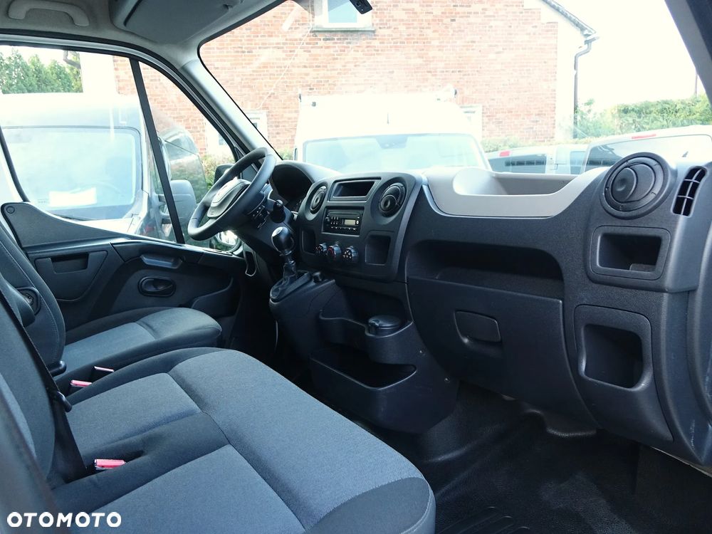 Renault Master 2.3 125KM 3-osobowy bardzo ładny - 7