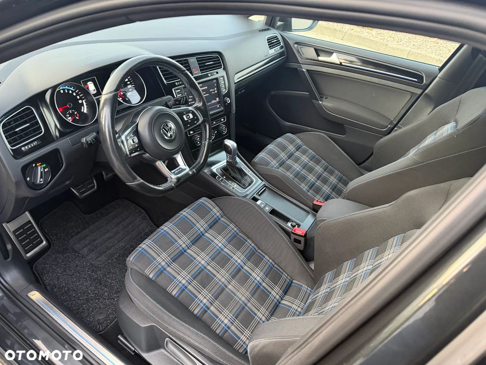 Volkswagen Golf - 12