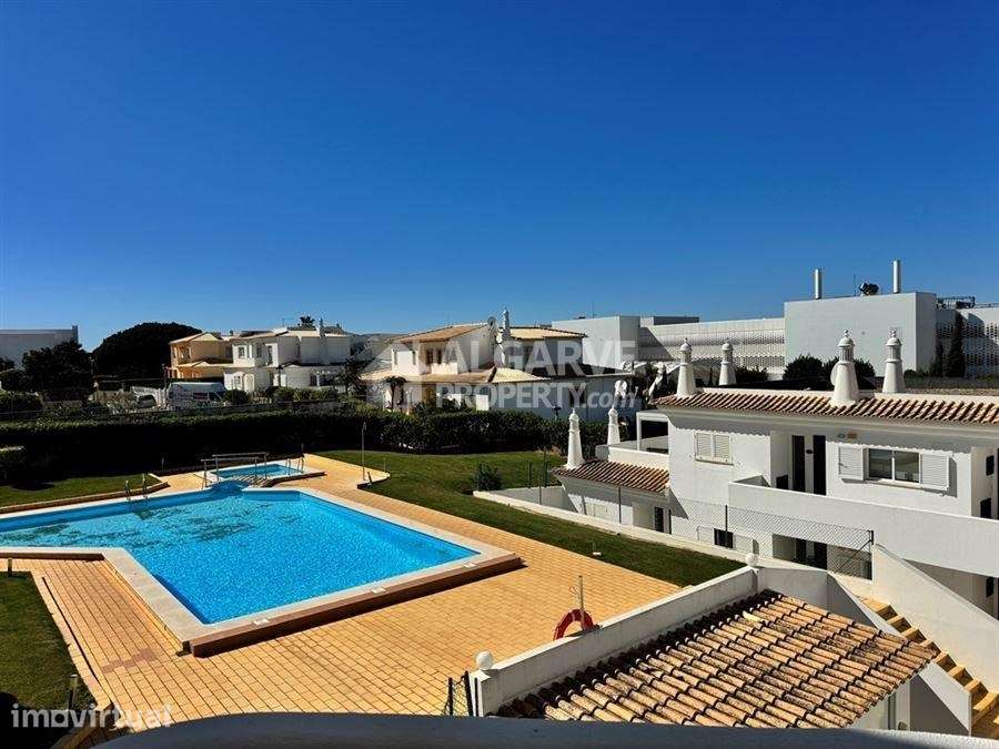 Bonito apartamento T1+1 perto da Praia da Galé e Golfe Salgados - Grande imagem: 5/12