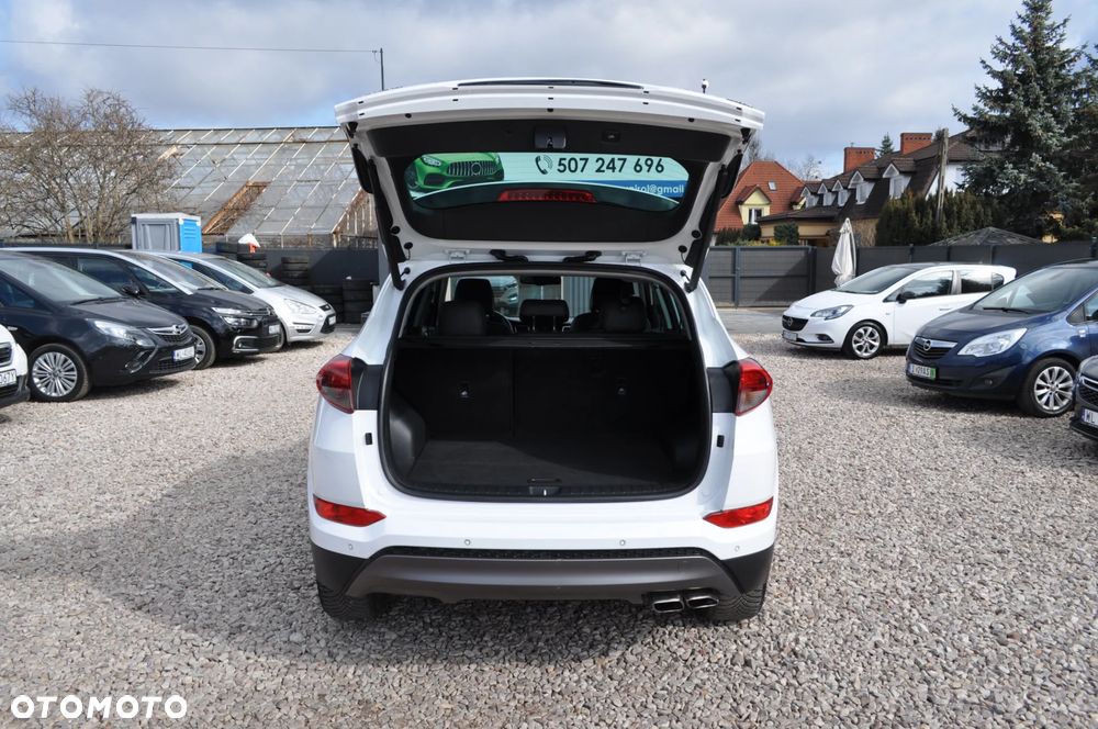 Hyundai Tucson 2.0 CRDI 4WD Automatik Premium - 37