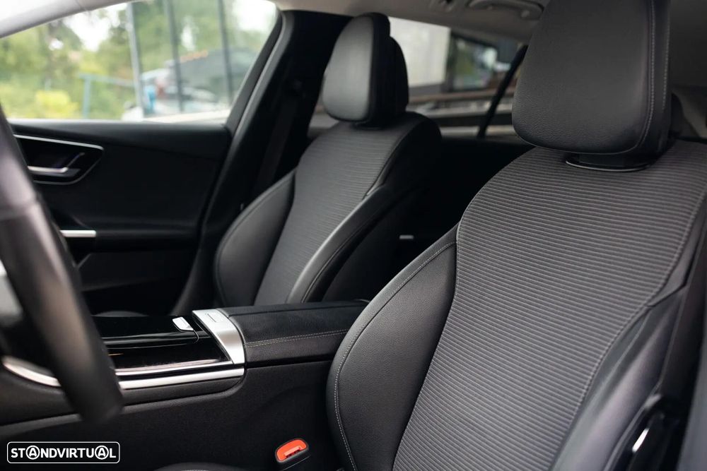 Mercedes-Benz C 300 e Avantgarde - 25