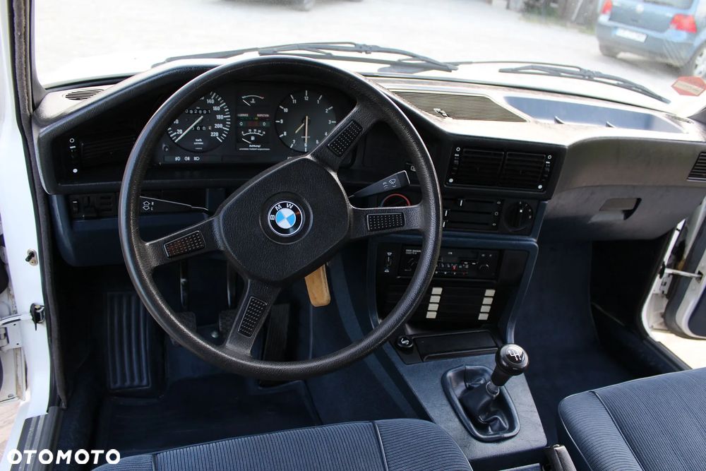 BMW Seria 5 518 i - 14