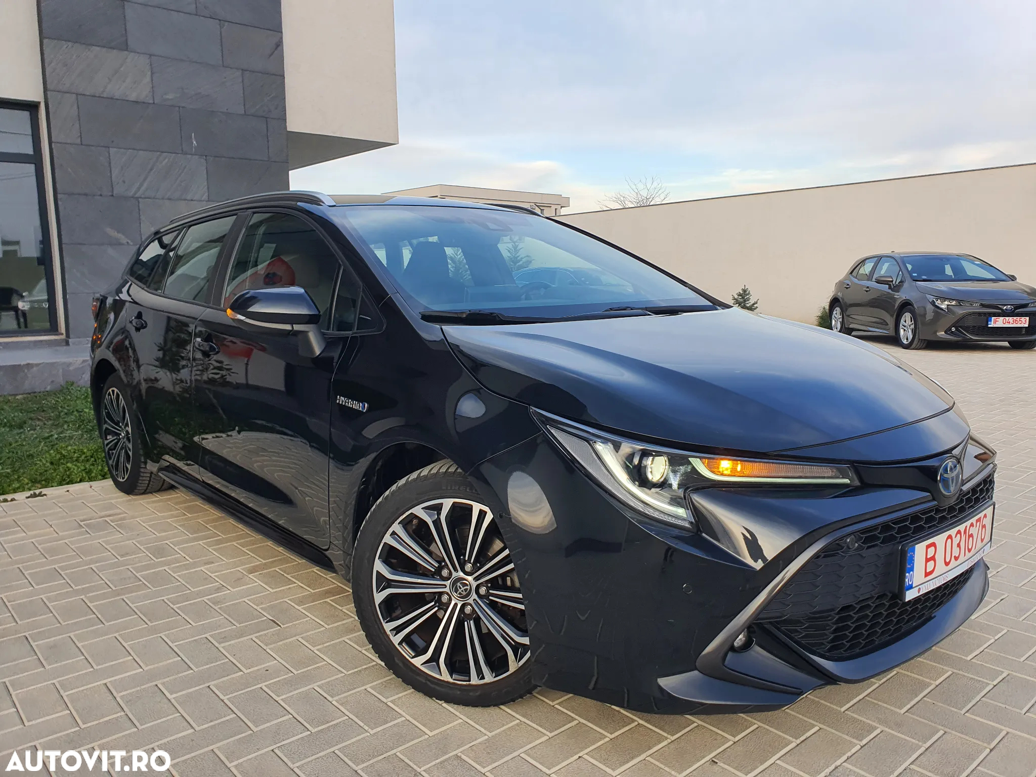 Toyota Corolla 1.8 Hybrid Touring Sports Business Edition - 4