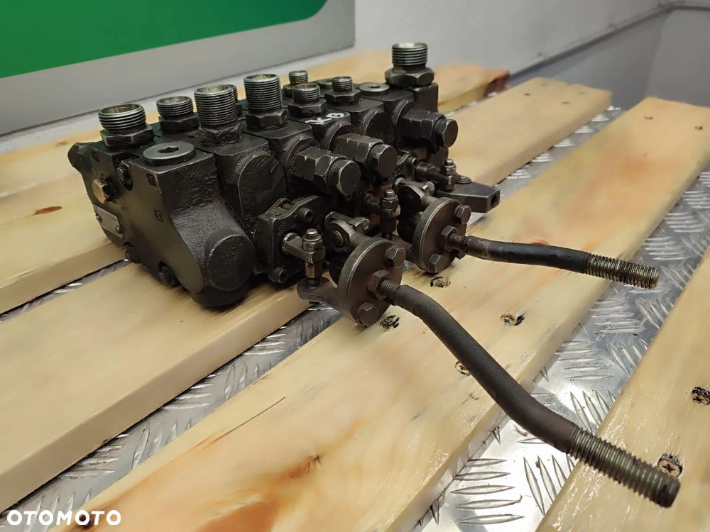 Rozdzielacz hydrauliczny 3469205165 ładowarka JCB - 4