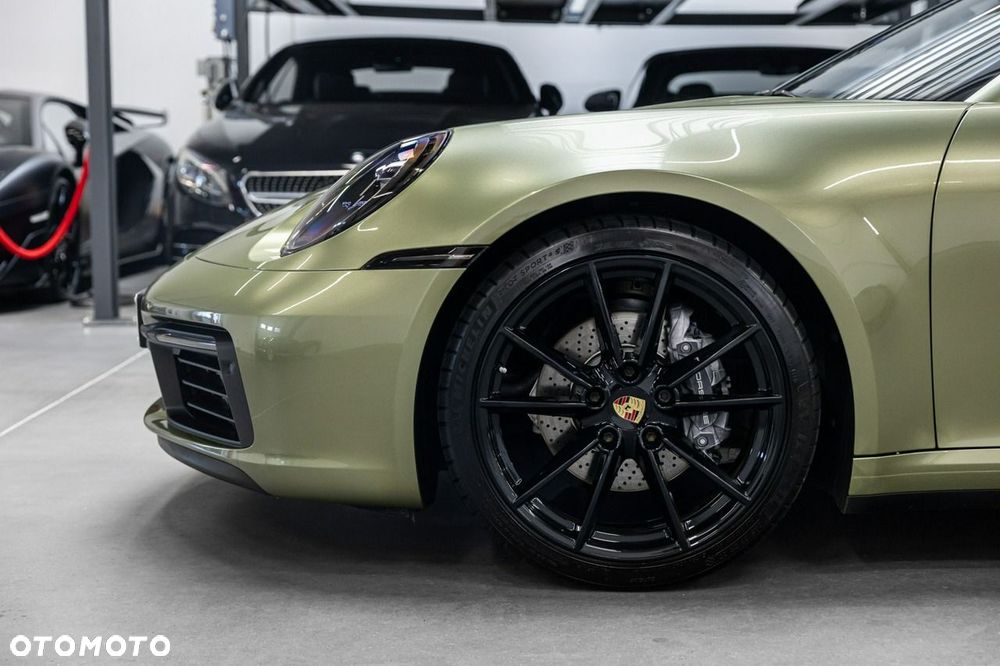 Porsche 911 Carrera 4 PDK - 18
