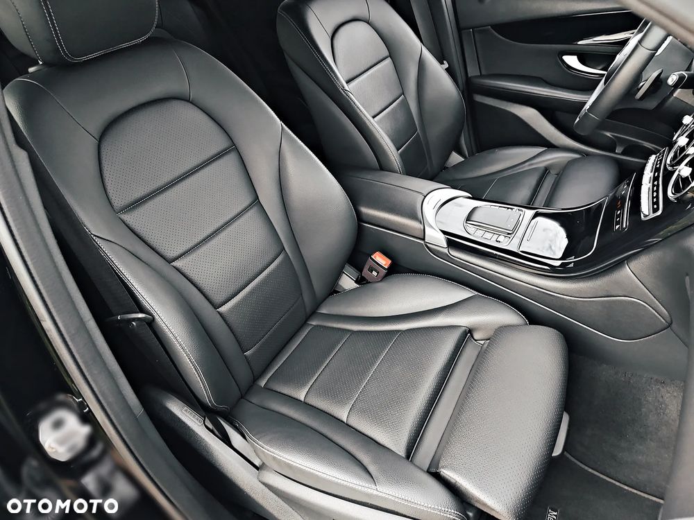 Mercedes-Benz GLC 200 4Matic 9G-TRONIC Exclusive - 24