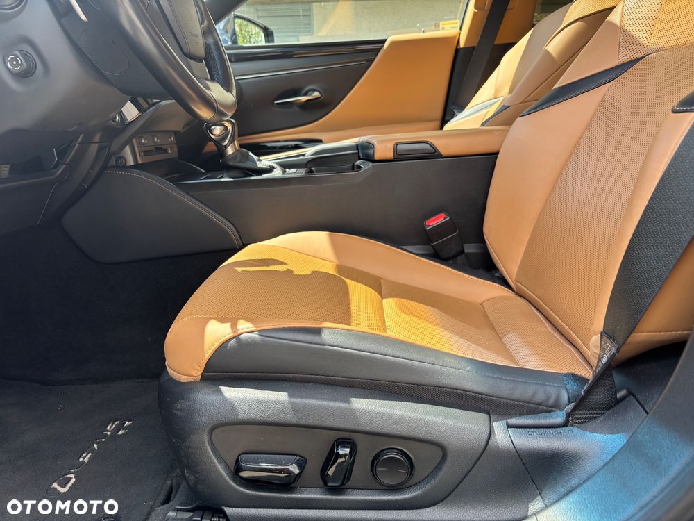 Lexus ES 300h Business Edition - 21