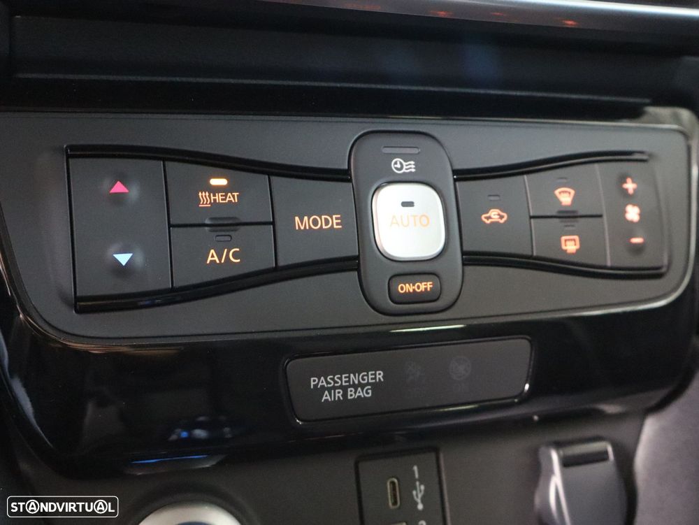 Nissan Leaf N-Connecta - 17