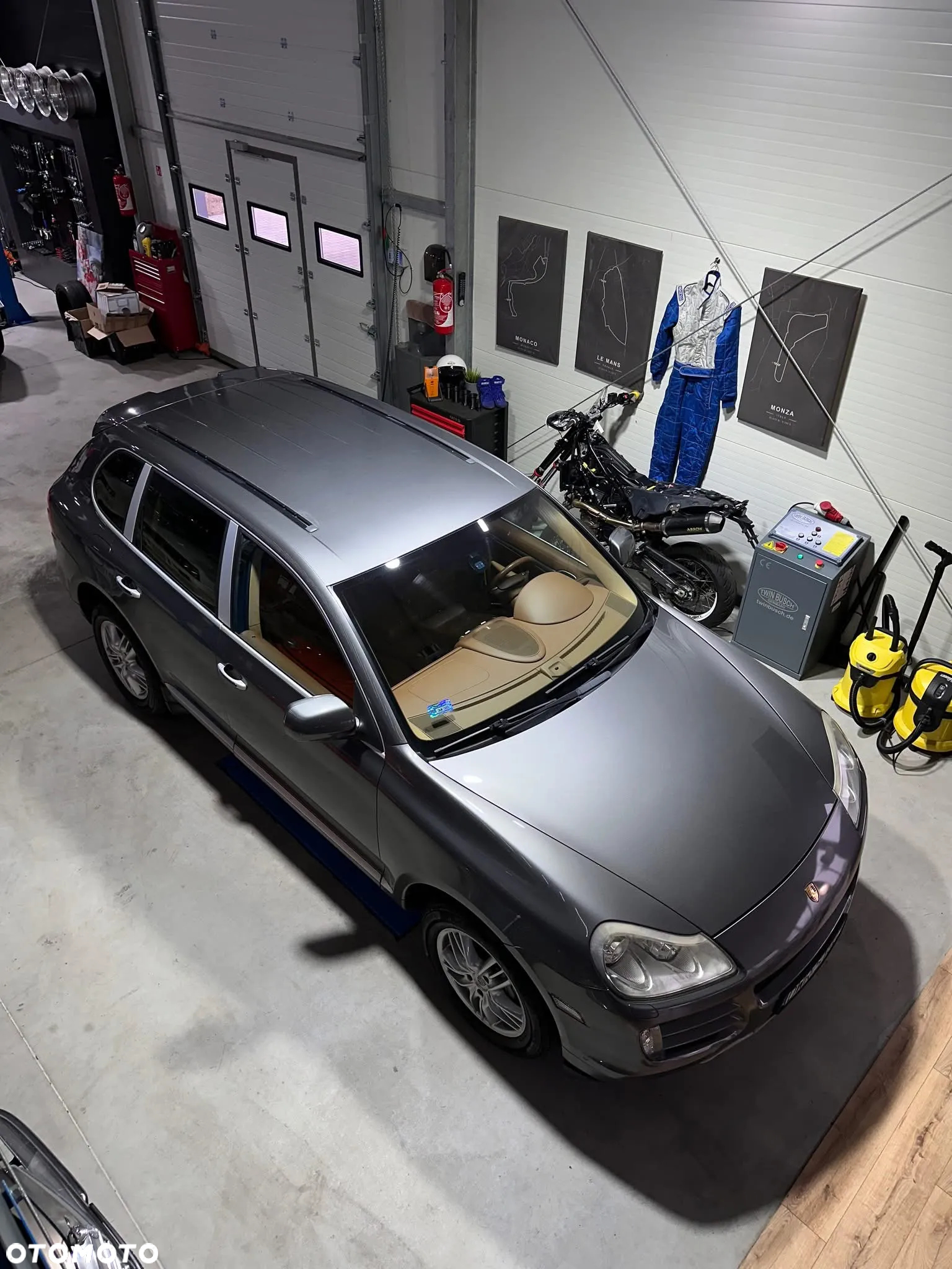 Porsche Cayenne - 5