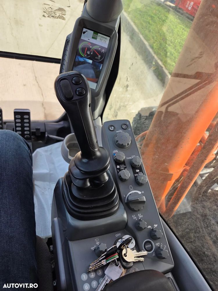 Hitachi ZX350-6, 2019, 12.535h, cupa NOUA 2,2mc, Masa operationala 36,3t, 3 pompe hidr HITACHI, ad sapare 8m, inst picon, lant 90% ok doar 293h mars, camera spate si laterale, AC, ridica 22 tone, posibilitate leasing 4 ani-STARE BUNA-PROMOTIE 83.900 EUR+Tva - 8