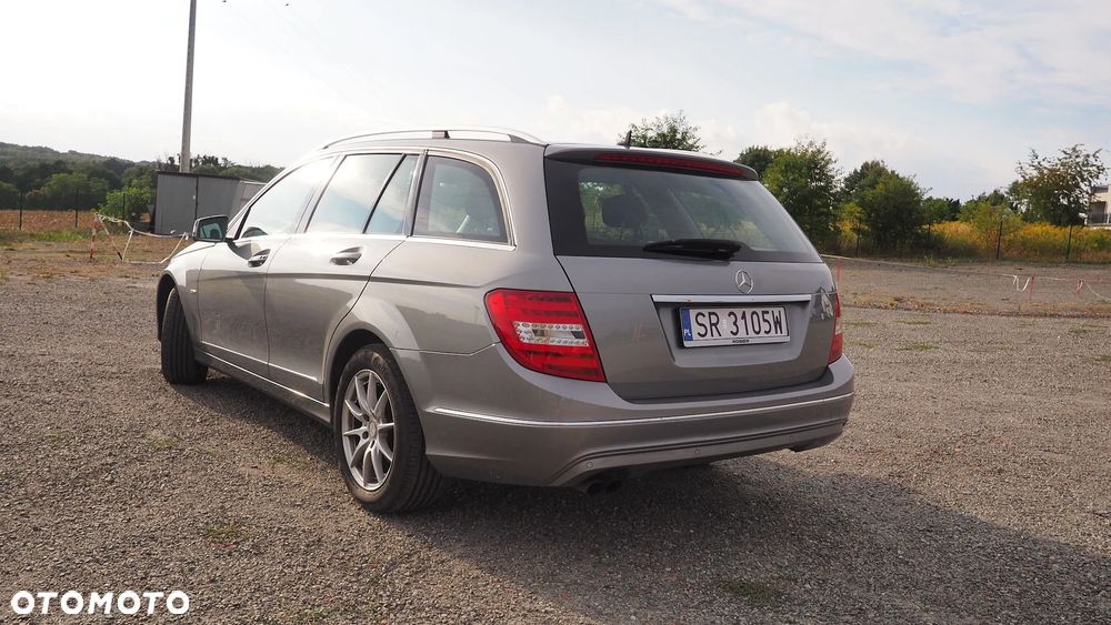 Mercedes-Benz C-Class 2011 photo 2