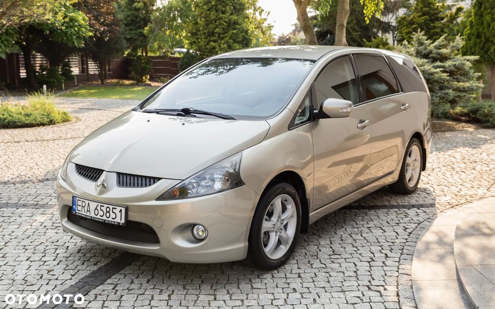 Mitsubishi Grandis 2.4 Intense - 1
