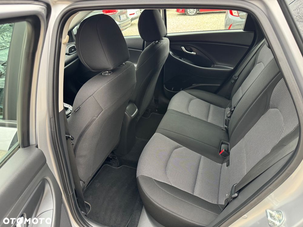 Hyundai i30 1.5 DPI Classic + - 17