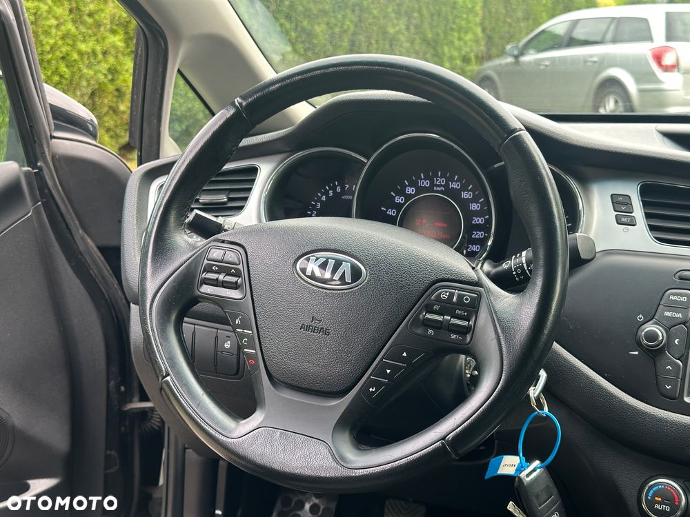 Kia Ceed 1.4 CVVT Dream-Team Edition - 16
