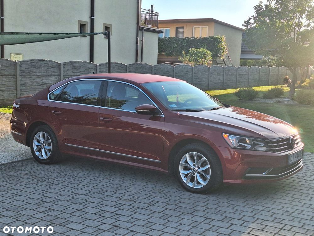 Volkswagen Passat - 1