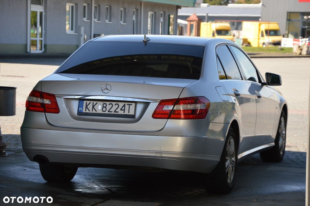Mercedes-Benz Klasa E 200 CGI BlueEff Elegance - 3