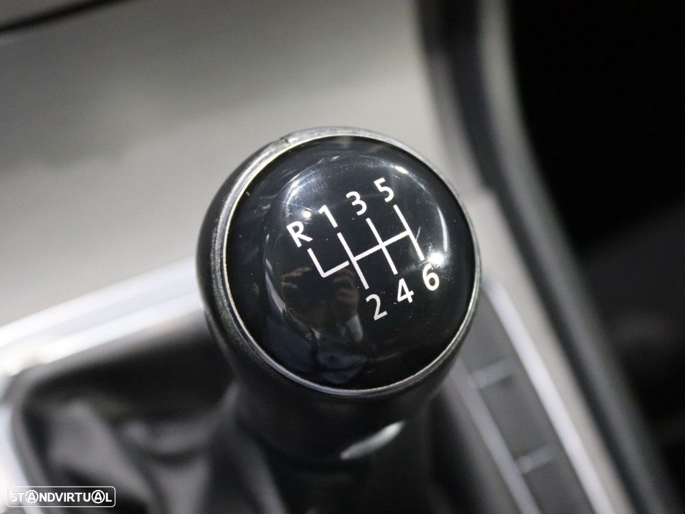 VW Golf 1.6 TDi BlueMotion Confortline - 21