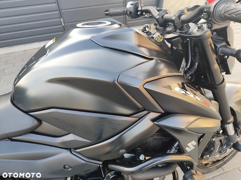 Suzuki GSX - 31