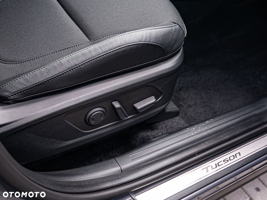 Hyundai Tucson 1.6 T-GDi HEV Executive 2WD - 17