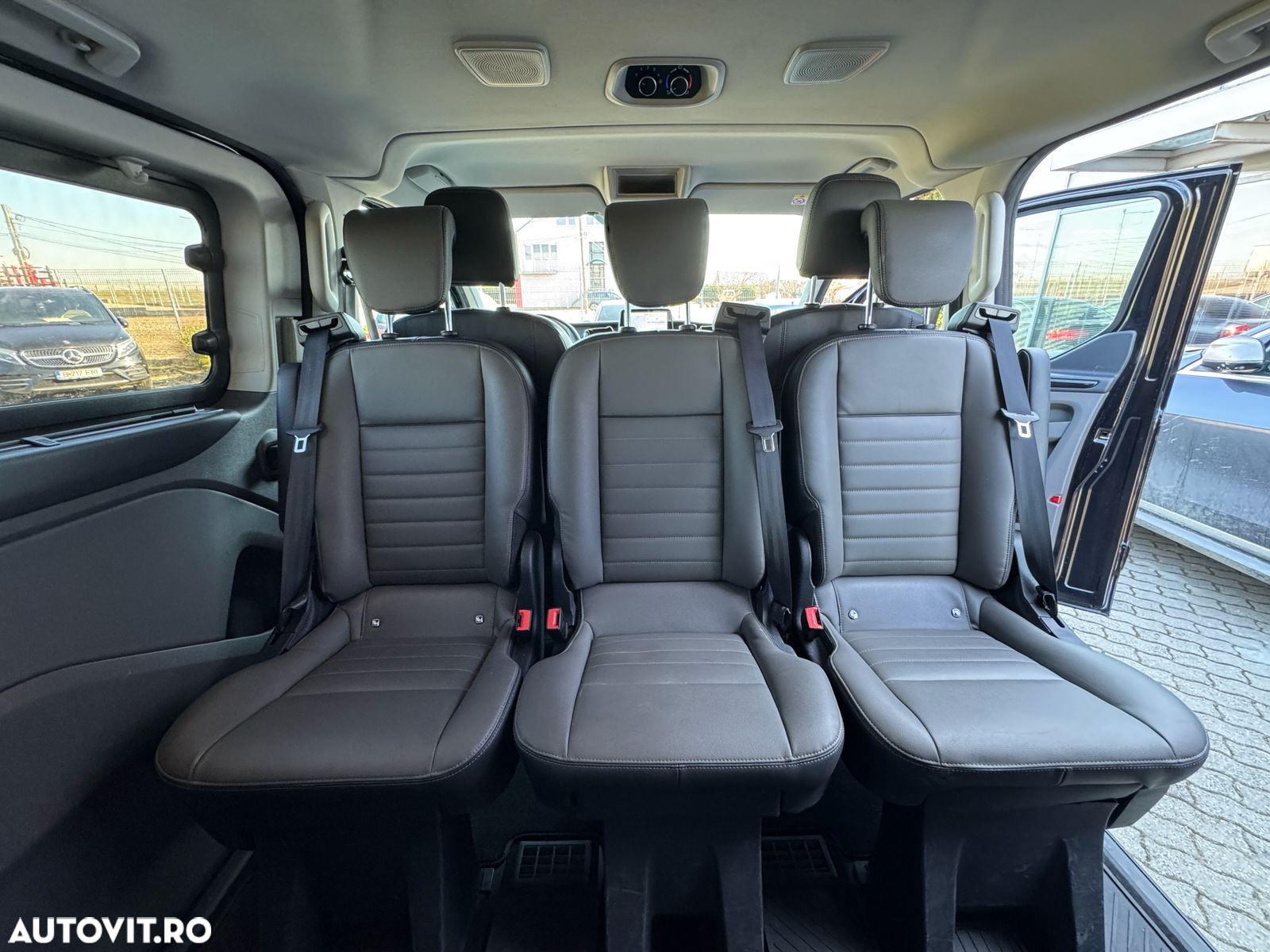 Ford Tourneo Custom Bus 320 2.0 EcoBlue 170 CP L2H1 Titanium X Aut. - 8