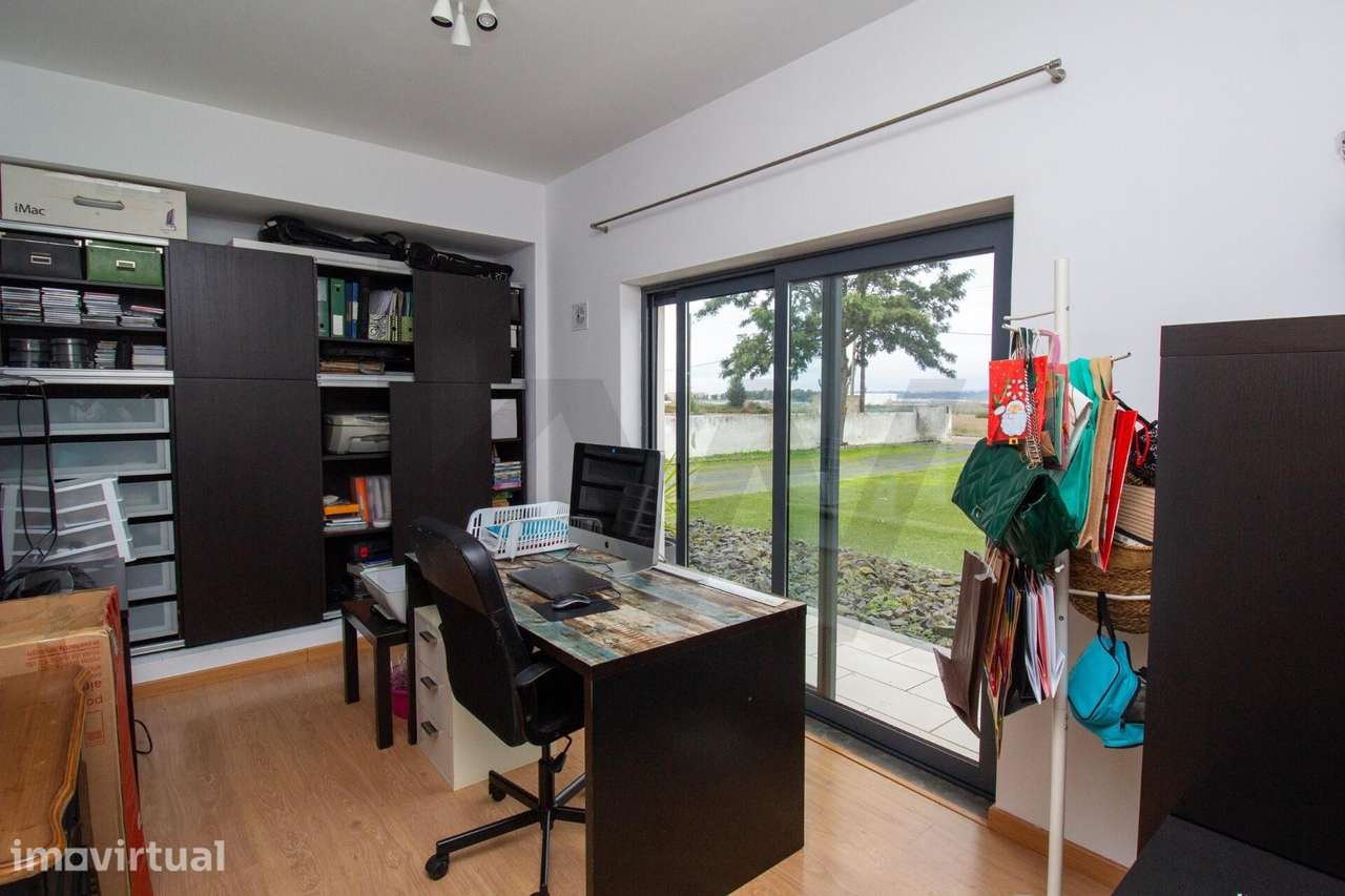 Moradia T4 com 12.120 m2 de terreno, dois pisos e enorme potencial no - Grande imagem: 2/35
