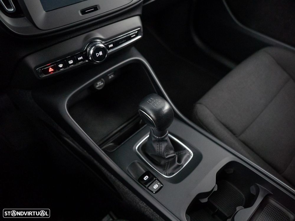 Volvo XC 40 1.5 T2 Momentum Core - 24