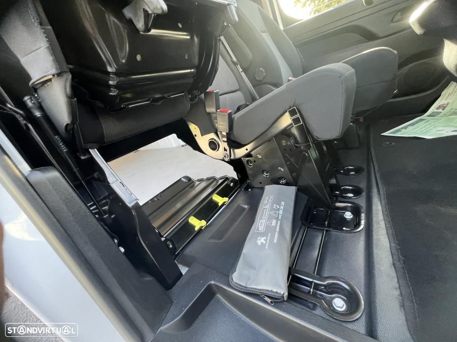 Peugeot e-Expert Cargo M 75KWH - 56