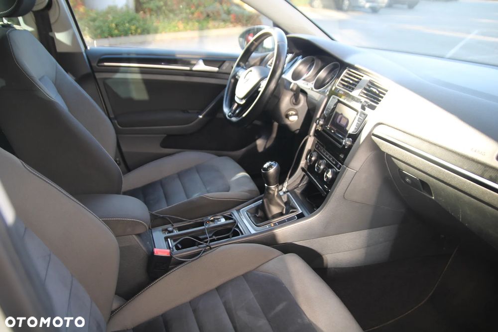 Volkswagen Golf - 13