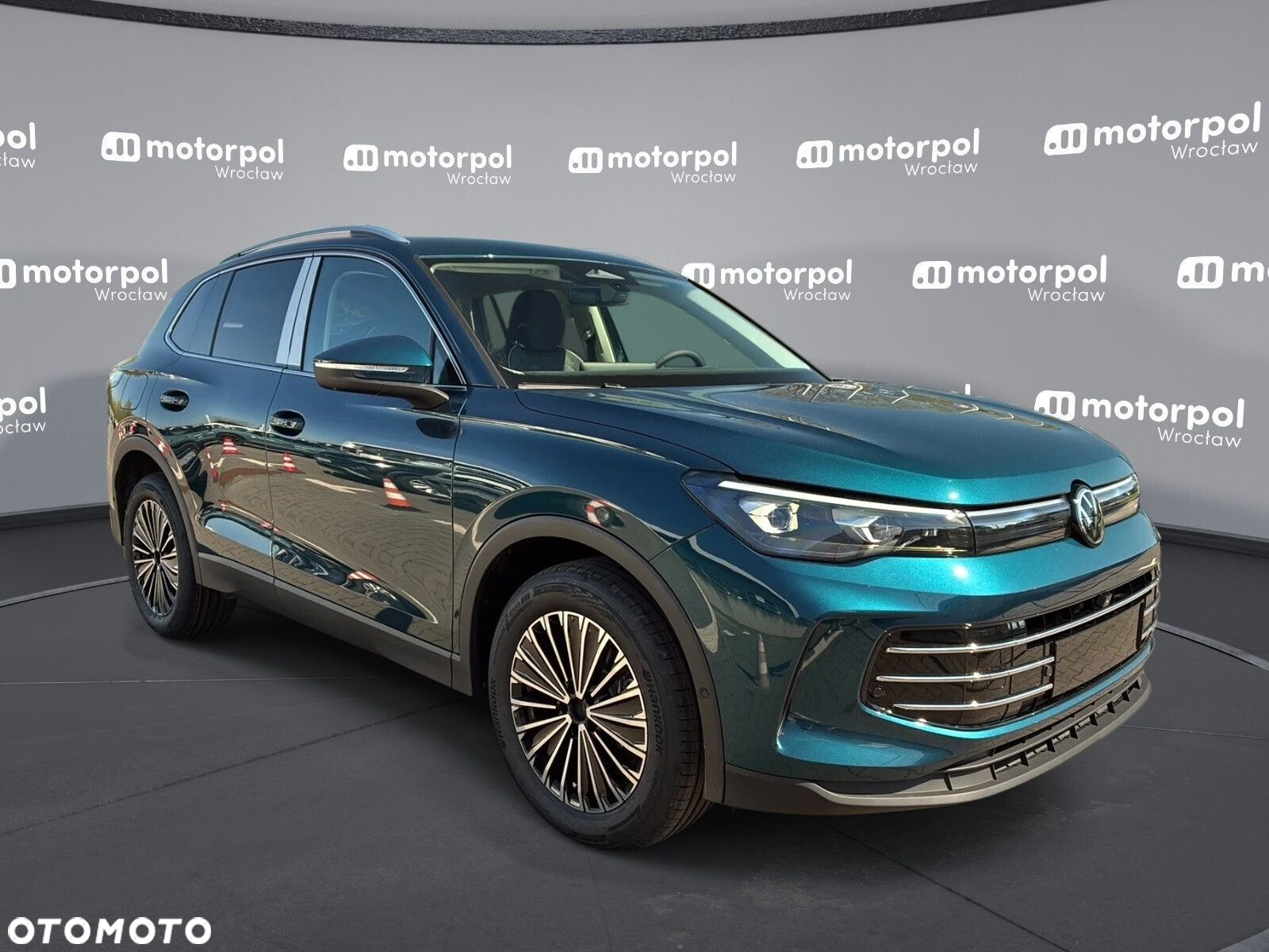 Volkswagen Tiguan - 12