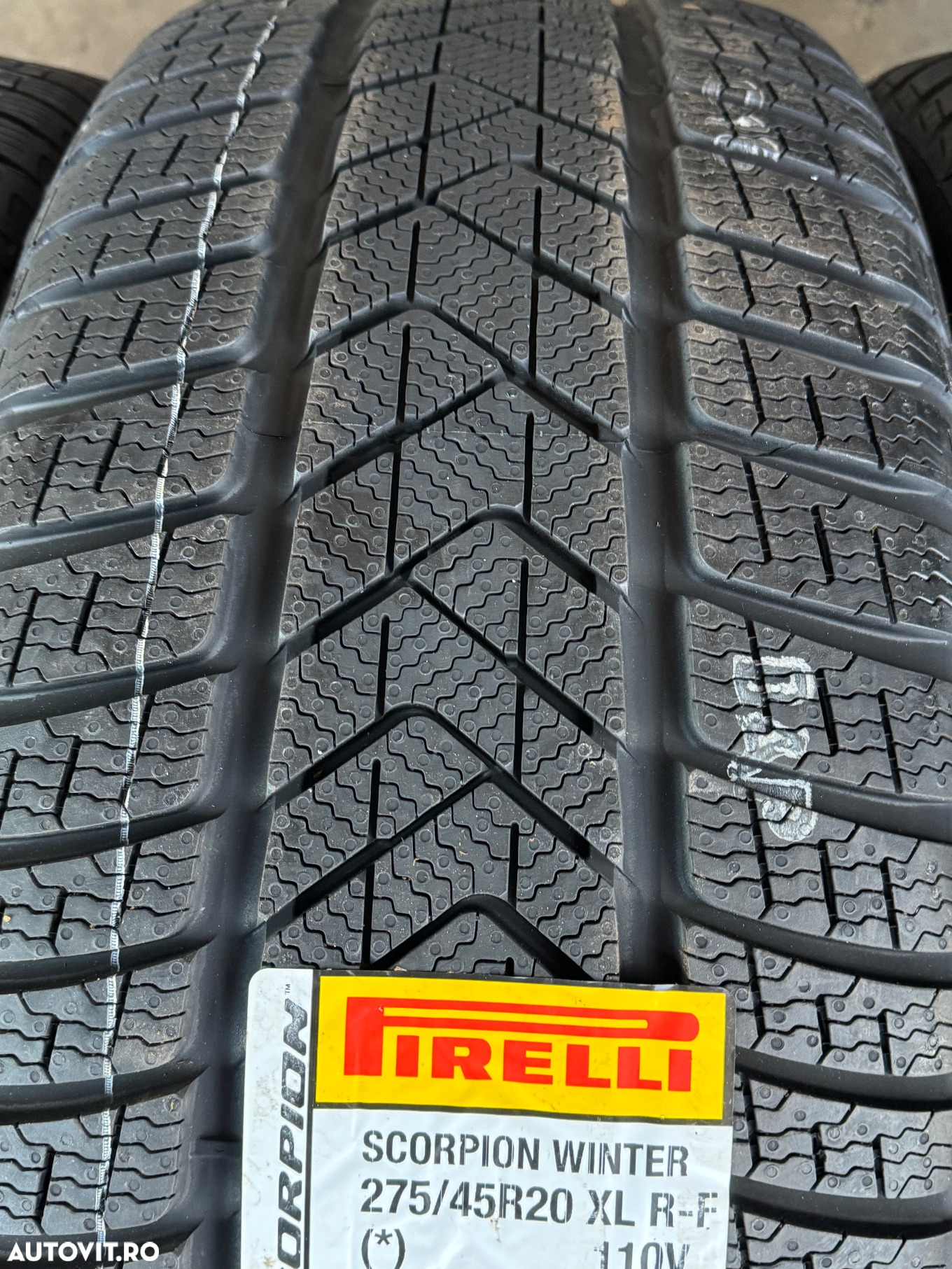 Vând set anvelope 275/45/20-305/40/20 Pirelli de iarnă cu runflat noi - 4